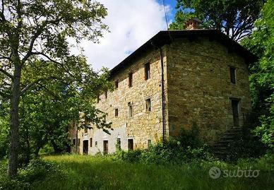 Rustico / Casale di 300 m² con 5 locali e box auto