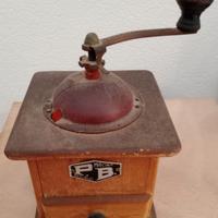 Macinino da caffè antico 