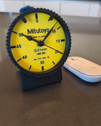 orologio da tavolo tributo a Mitutoyo 