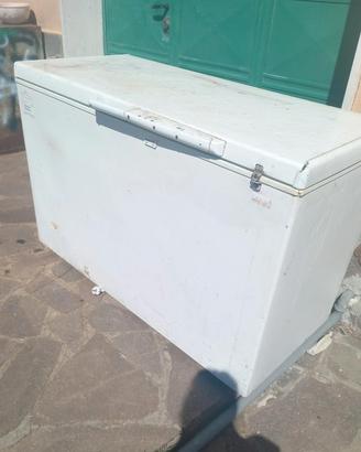 Congelatore a pozzetto,a Roma,NON SPEDIZIONE