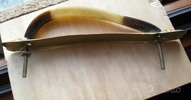 Vecchia maniglia in bachelite e ottone per mobili