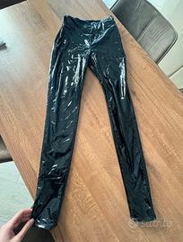 Leggins in pelle lucida