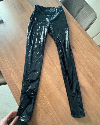 Leggins in pelle lucida