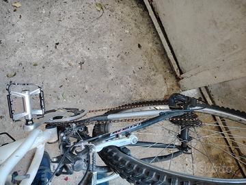 mountain bike ammortizzare da sistemare 