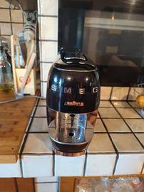 macchina macchinetta caffè smeg Lavazza nera 