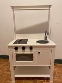 Cucina giocattolo