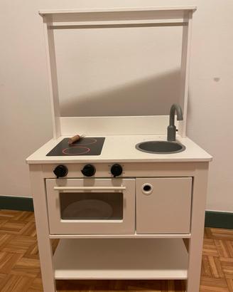 Cucina giocattolo