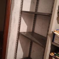 scaffalatura in metallo