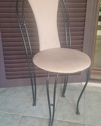 sedie in ferro battuto con rivestimento in tessuto