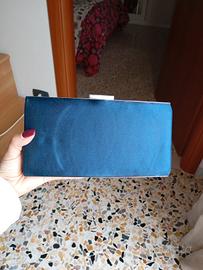 pochette Carpisa blu raso
