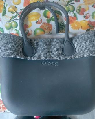 O- Bag classica Nera con bordo grigio