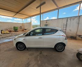 Lancia y tettuccio apribile