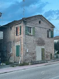 Terreno con porzione di casa da ristrutturare