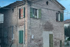 Terreno con porzione di casa da ristrutturare