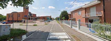 Posto letto in stanza condivisa a Monza posto auto