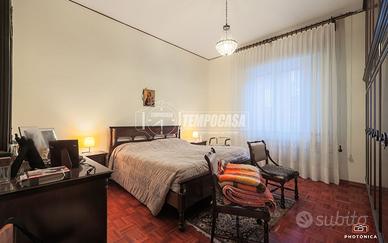 CASA INDIPENDENTE LIBERA SU 4 LATI, CON GIARDINO