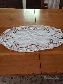 Centrino Vintage ricamato a mano