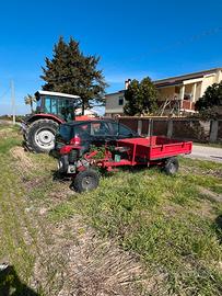 Trattore con rimorchio