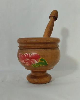 Mortaio artigianale in legno decorato a mano