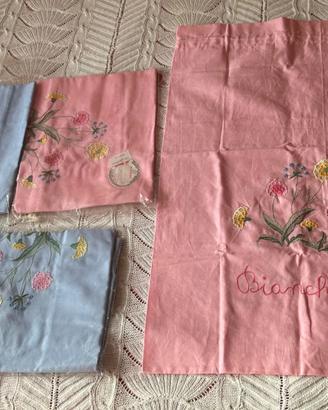 Portabiancheria vintage nuovo con ricamo floreale