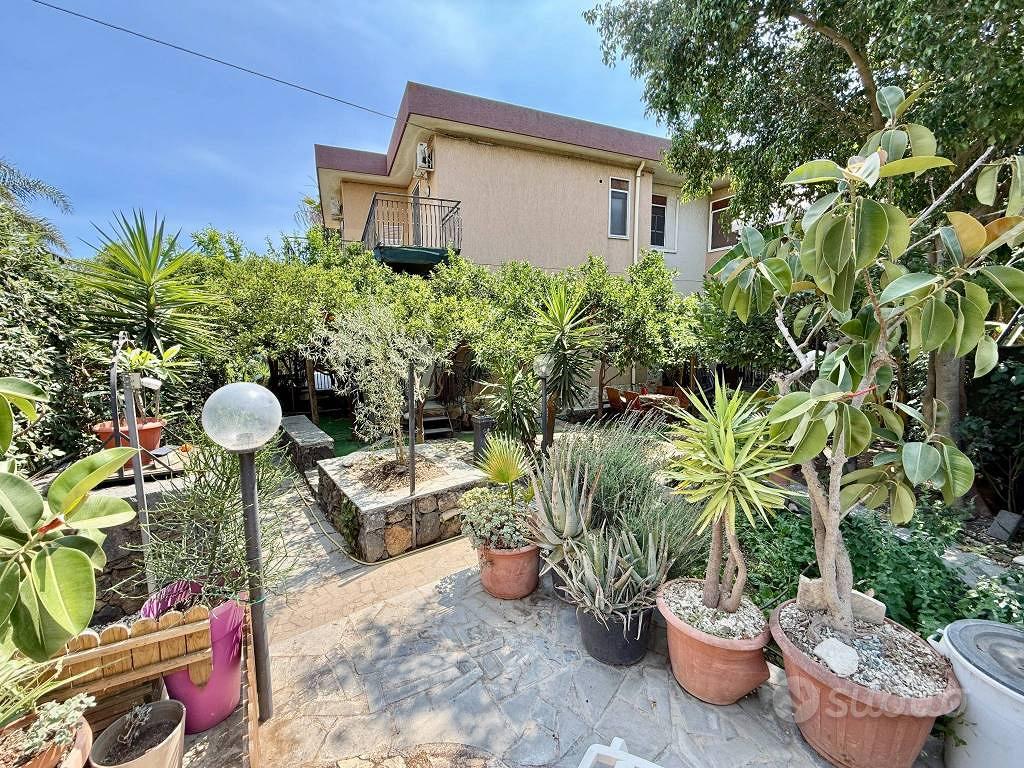 Appartamento di 145 m² con più di 5 locali e box a - Vista 3