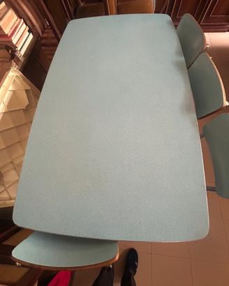 Set di tavolo + 4 sedie in formica