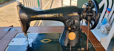 Macchina da cucire Singer vintage a pedale