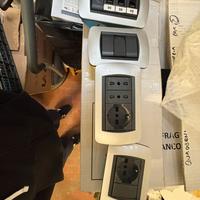 Scatole elettriche complete, della BTicino Living,