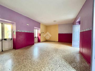 NEGOZIO A ORTA DI ATELLA