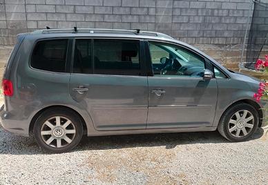 Auto Volkswagen Touran