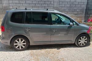 Auto Volkswagen Touran