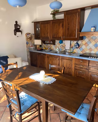 CUCINA  CON  TOP  PIASTRELLATO   AZZURRO  COMPLETA