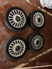 Cerchi in lega + pneumatici Pirelli