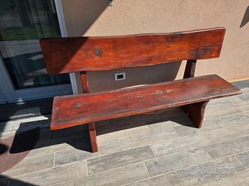 Tavolo e panchine da esterno
