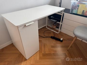 SCRIVANIA IKEA LARANDE L.120 P.58 bianca