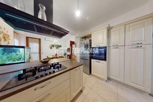 Via Prunizzedda ristrutturato con garage e posti a