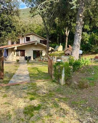 Villa di 150 m² con più di 5 locali e posto auto a