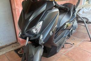 Yamaha X-Max 400