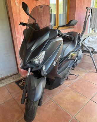 Yamaha X-Max 400