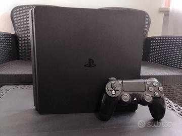 PlayStation 4 slim usata