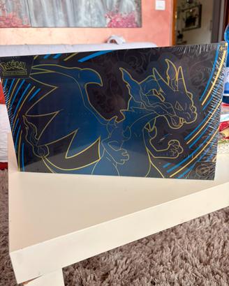 Charizard ultra premium fiamme spettrali