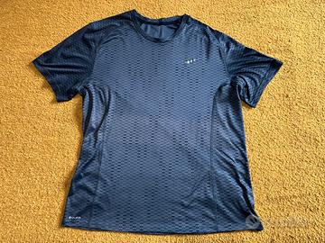 T-shirt tecnica Nike taglia L