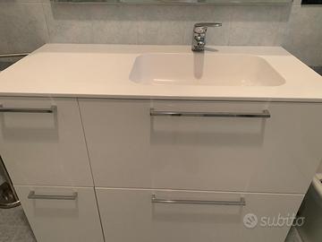 Mobile bagno Edoné con lavabo e specchio
