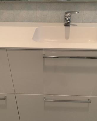 Mobile bagno Edoné con lavabo e specchio