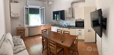 Reggio Emilia camera con balcone e posto auto