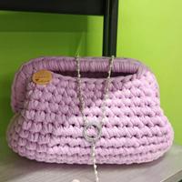 Borse da donna lavorate a uncinetto. In fettuccia.