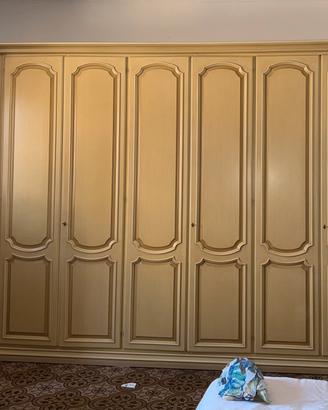 ARMADIO IN LEGNO MASSELLO