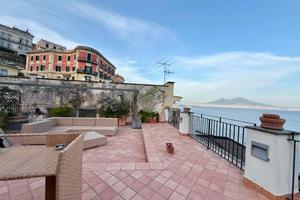 5 LOCALI A NAPOLI