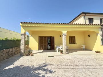 Trilocale con veranda e cortile privato a Montepet