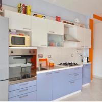 Cucina con accessori
